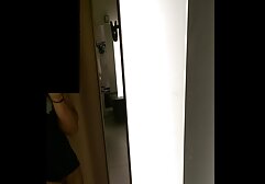 Pemuda di video merokok xxx terbaru jepang di kamar mandi.